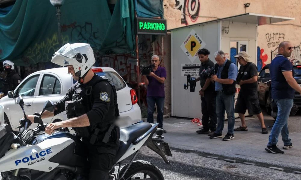 Ισόβια στον 69χρονο για την εν ψυχρώ εκτέλεση του παρκαδόρου στον Πειραιά-Επιχείρησαν να τον λιντσάρουν (Βίντεο)